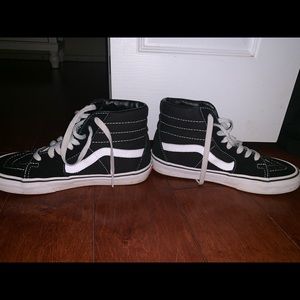 High top Vans ( black n white)